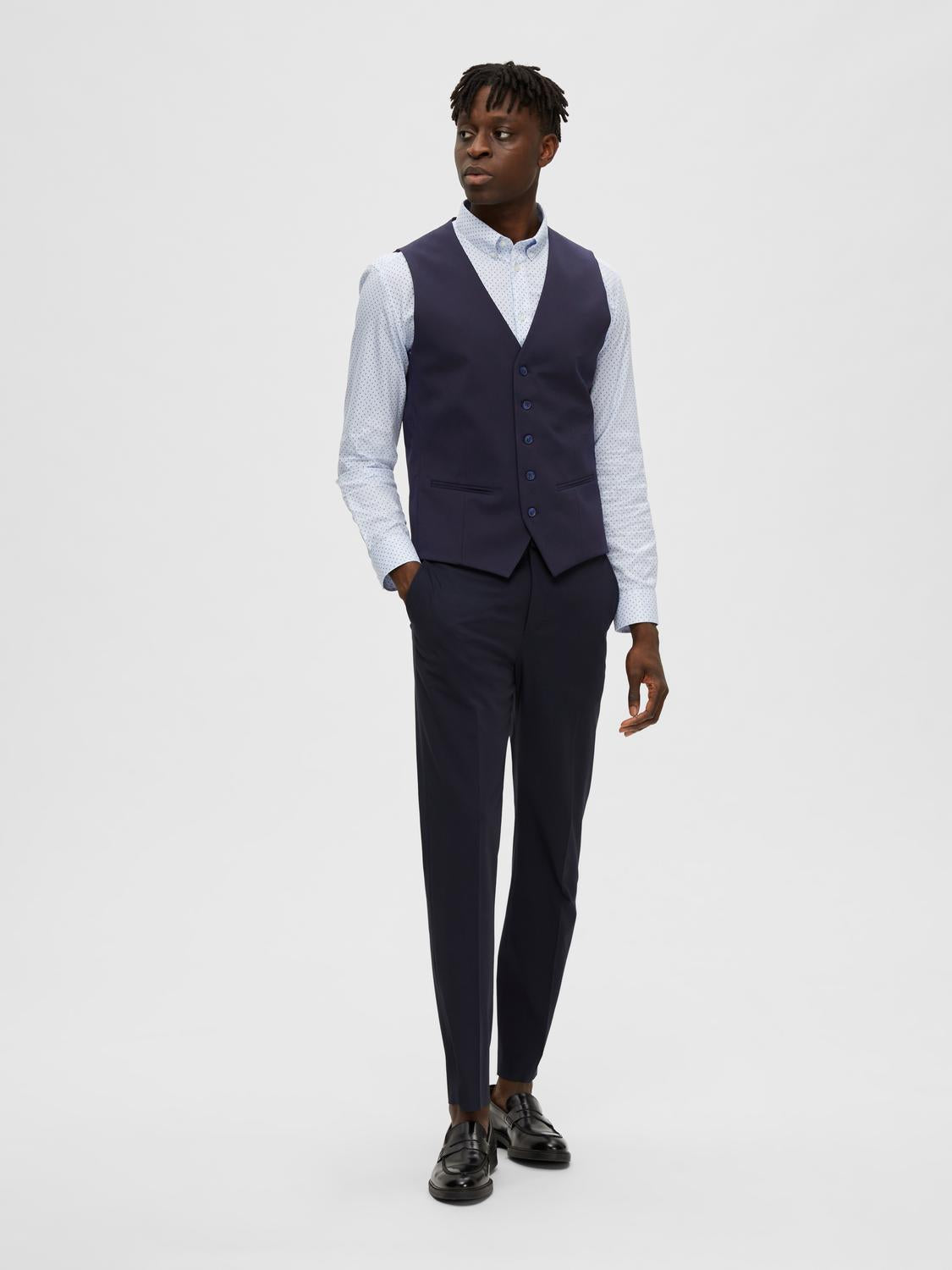model_shot-front_full